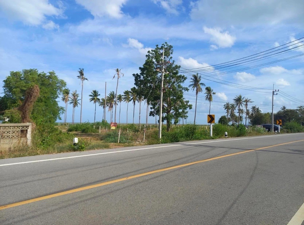 Prachuap Khiri Khan - Beach Land